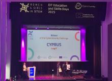 EIT švietimo ir įgūdžių dienos didelis ekranas su skaidre