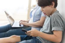 vaikas prie kompiuterio